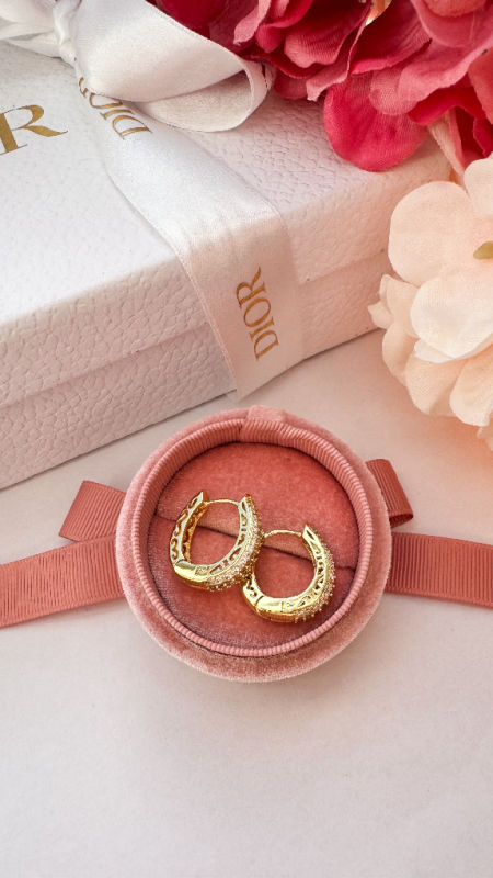 Półokrągłe kolczyki z diamencikami