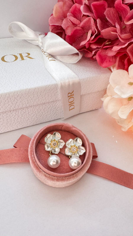 Kolczyki-wiszące perły z kwiatem