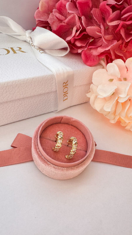 Półokrągłe kolczyki-diamenciki