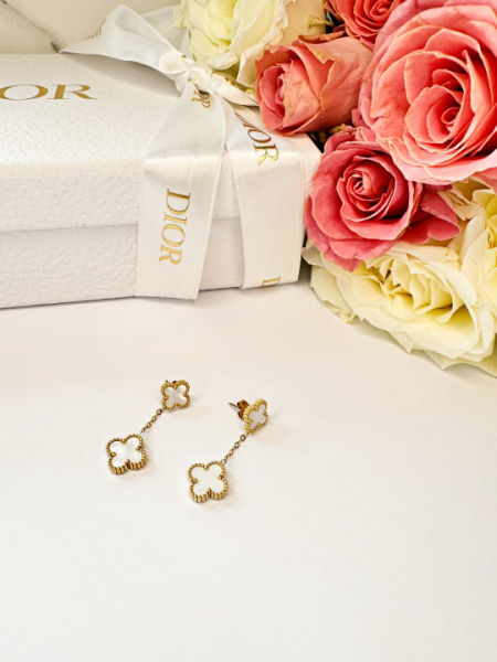 Wiszące białe koniczynki