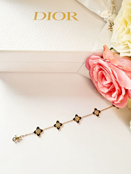 Bransoltka z czarnymi kwiatkami i diamencikami