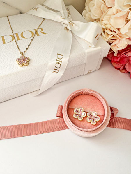 Komplet różowych kwiatów (kolczyki+naszyjnik)