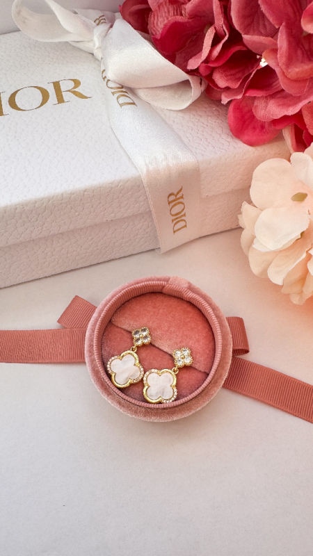 Perłowe,wiszące koniczynki z diamencikami