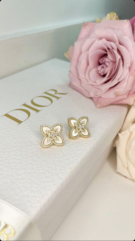 Komplet kwiatów z cyrkoniami (kolczyki i naszyjnik)