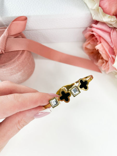 Bransoletka z czarnymi koniczynkami