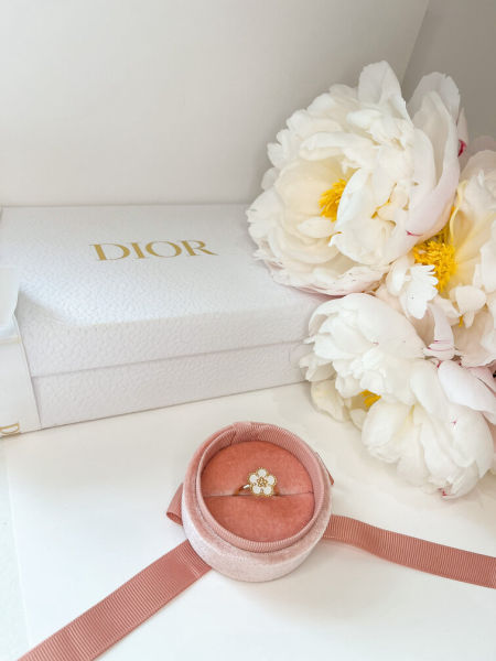 Pierścionek-perłowy kwiat