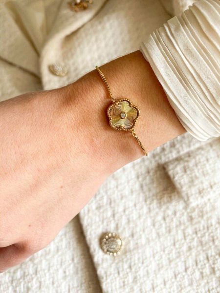 Złota bransoletka z kwiatkiem i cyrkonią