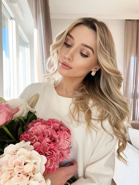 Prostokątne kolczyki otoczone diamencikami