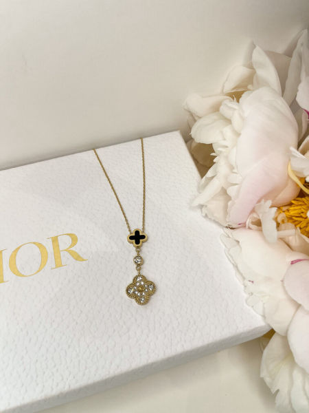 Naszyjnik-koniczynka z diamencikami-czarny