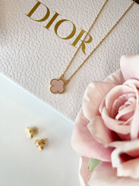 Naszyjnik koniczynka-pudrowy róż