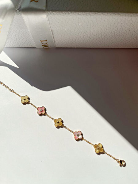 Bransoletka ze złoto-różowymi kwiatami