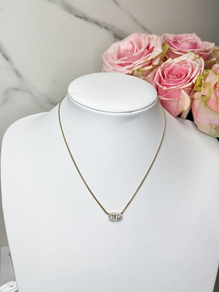 Naszyjnik w kształcie litery 