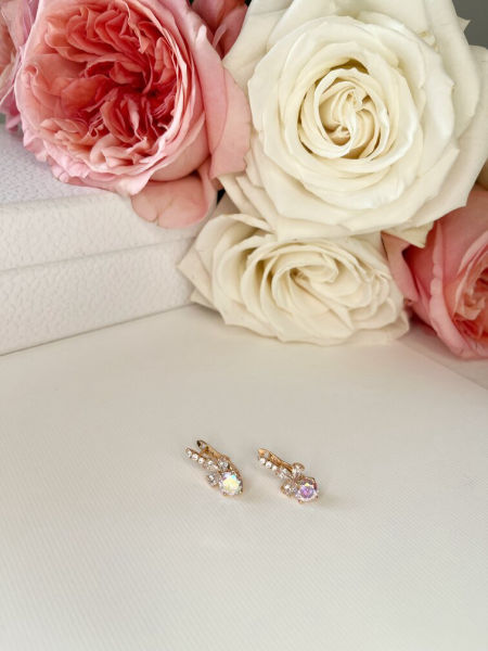 Kolczyki mieniące się z diamencikami