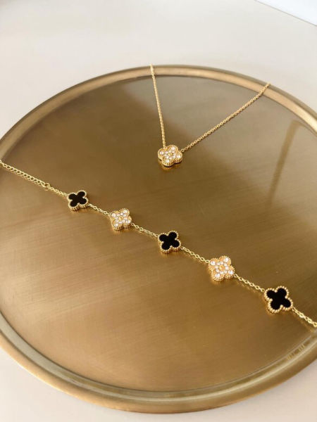 Dwustronny czarny naszyjnik z diamencikami