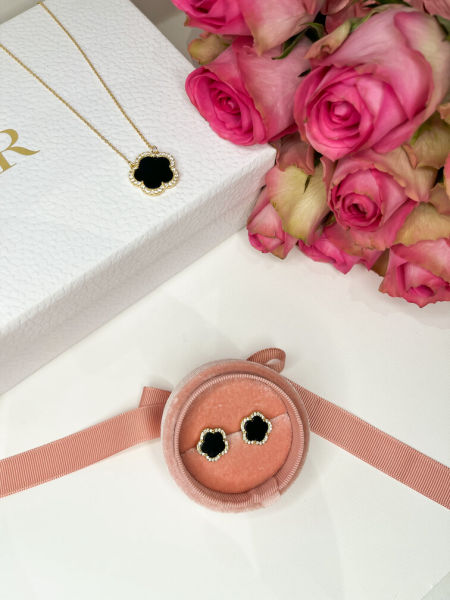 Komplet czarnych kwiatków z diamencikami