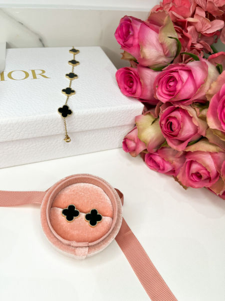 Bransoletka-koniczynki w kolorze czarnym