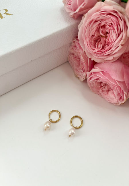 Okrągłe kolczyki z wiszącą perłą