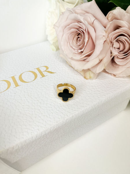 Pierścionek koniczynka-czarny