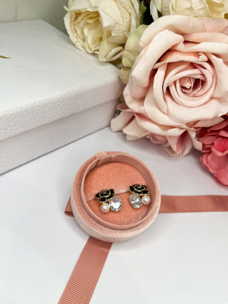 Kolczyki w kształcie róży z perłą