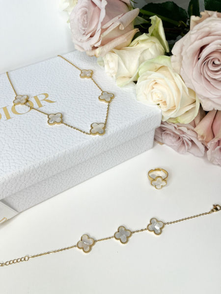 Naszyjnik z koniczynkami-biały