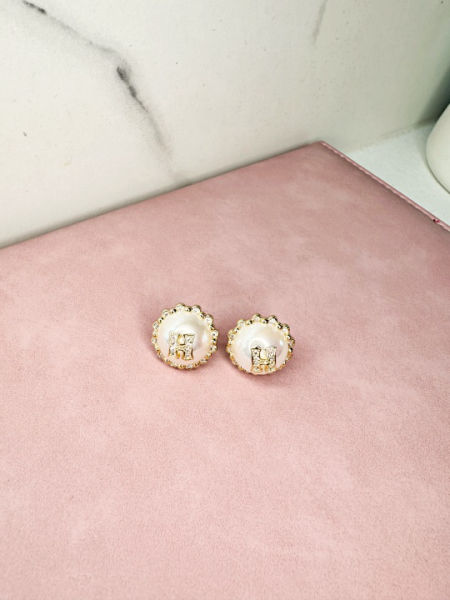 Kolczyki perły z literą H