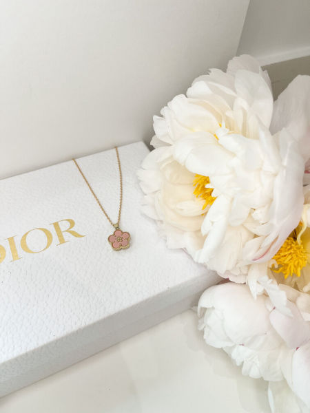 Naszyjnik-różowy kwiat