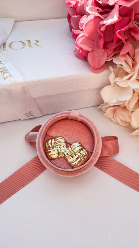 Złote,kwadratowe kolczyki