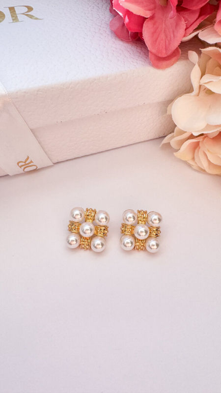 Kwadratowe kolczyki z perełkami