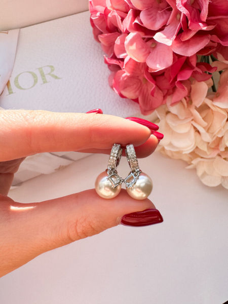 Srebrne perły z literką 