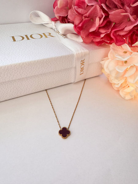 Dwustronny naszyjnik-bordowa koniczynka